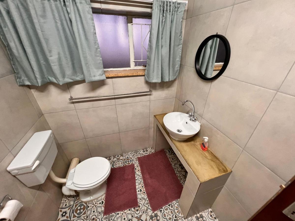 Firefly Budget Friendly Guest House Kempton Park Exterior foto