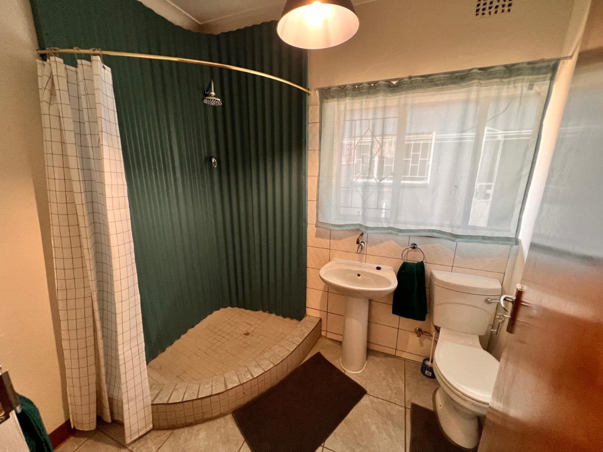Firefly Budget Friendly Guest House Kempton Park Exterior foto