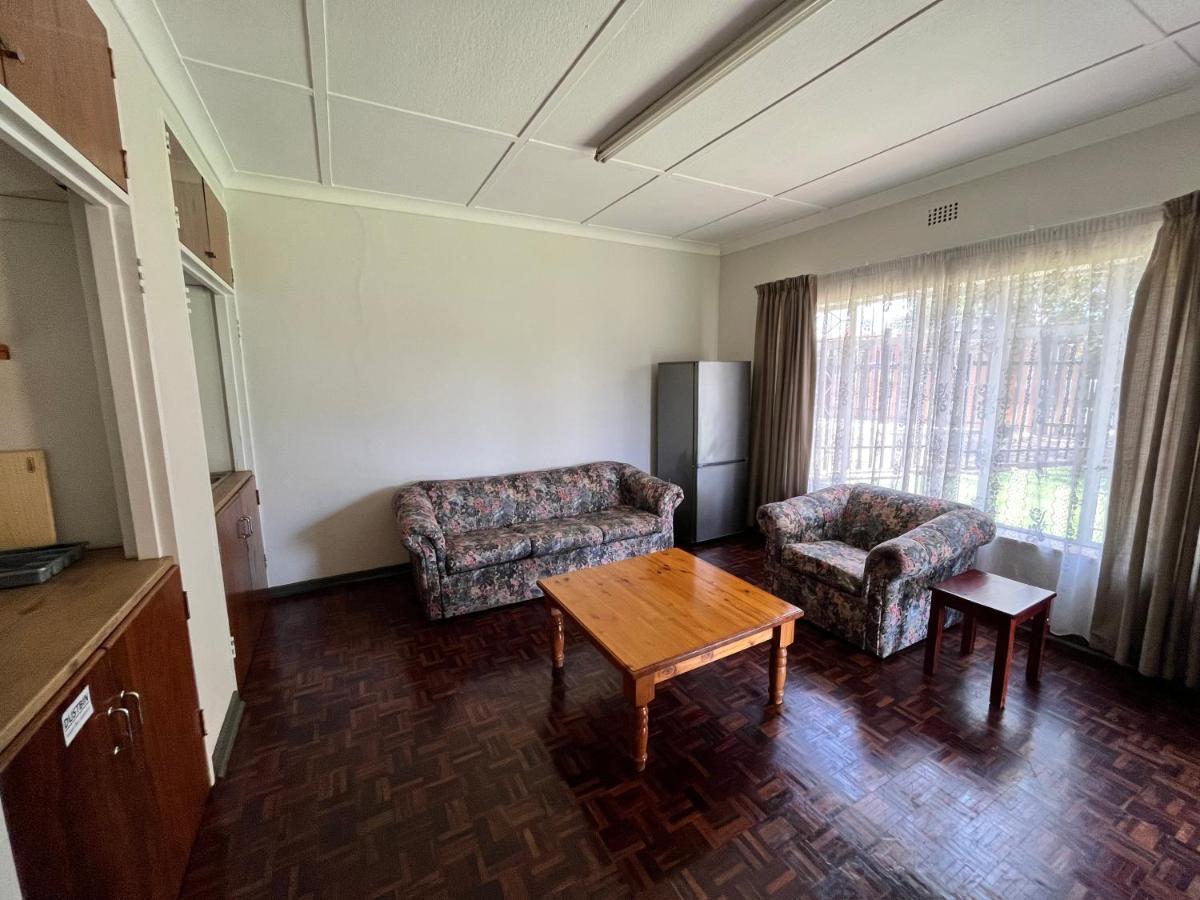 Firefly Budget Friendly Guest House Kempton Park Exterior foto