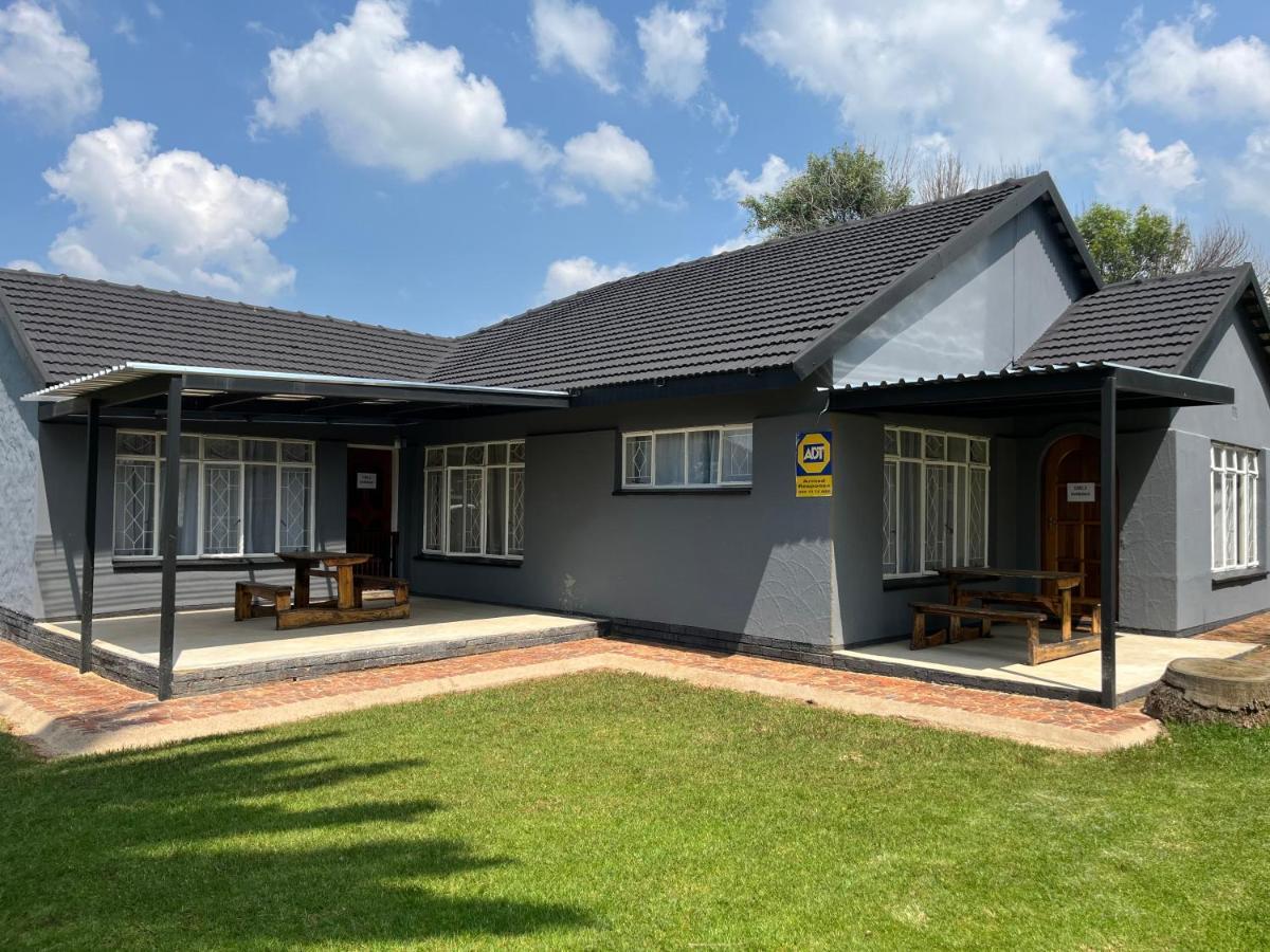 Firefly Budget Friendly Guest House Kempton Park Exterior foto