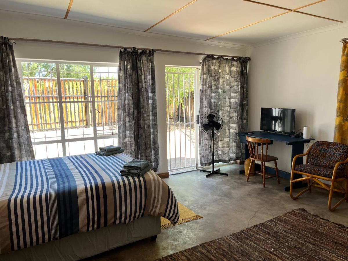 Firefly Budget Friendly Guest House Kempton Park Exterior foto