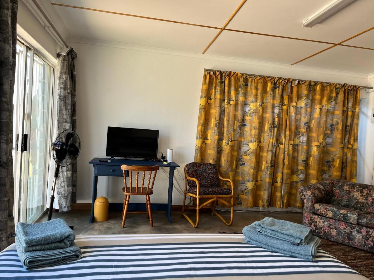 Firefly Budget Friendly Guest House Kempton Park Exterior foto