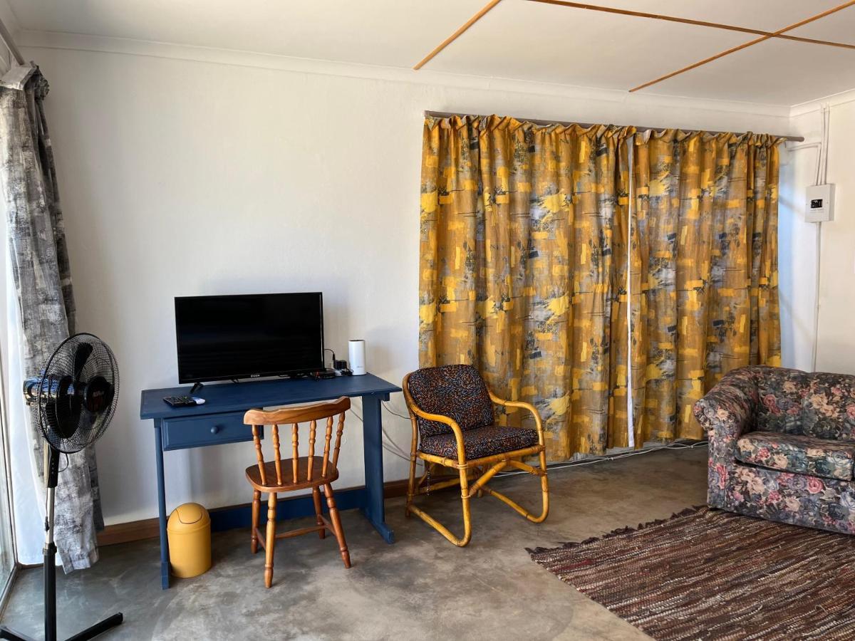 Firefly Budget Friendly Guest House Kempton Park Exterior foto
