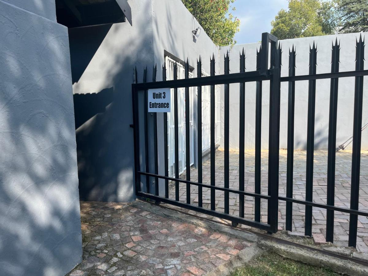 Firefly Budget Friendly Guest House Kempton Park Exterior foto